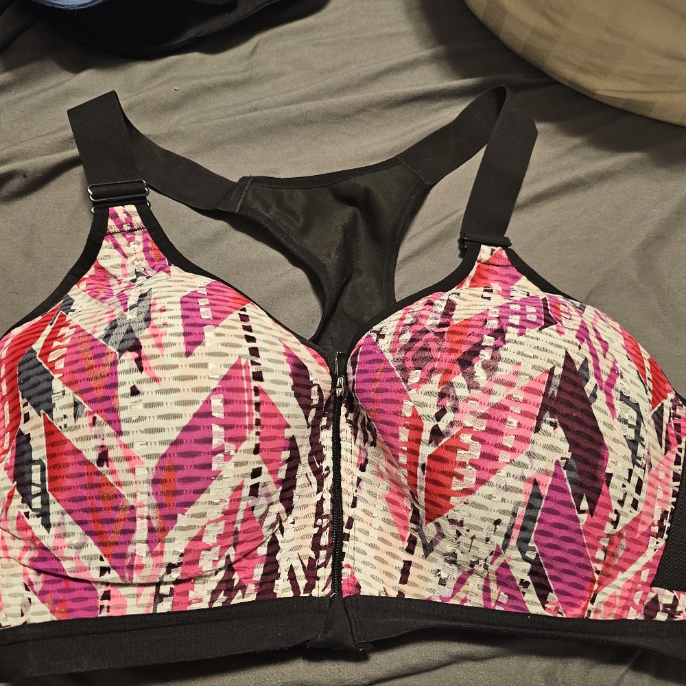 38 DD VS Sports bra